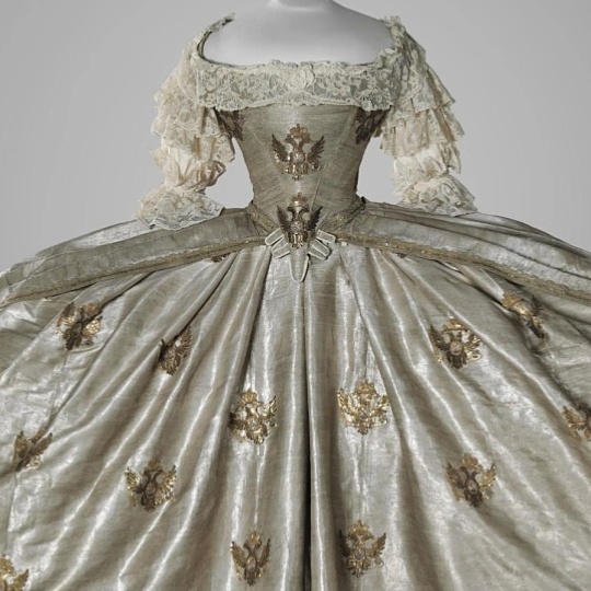 Платье коронационное императрицы Екатерины II.webp