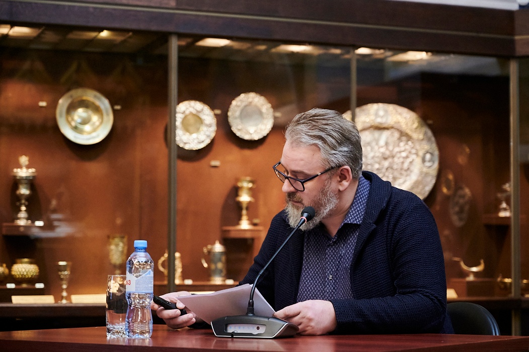 Научный сотрудник научно-хранительского отдела «Музеи-соборы» Ю. М. Зыбалов