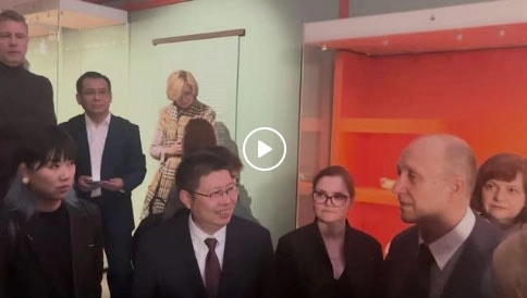 артньюспейпе.изысканная трапеза.webp