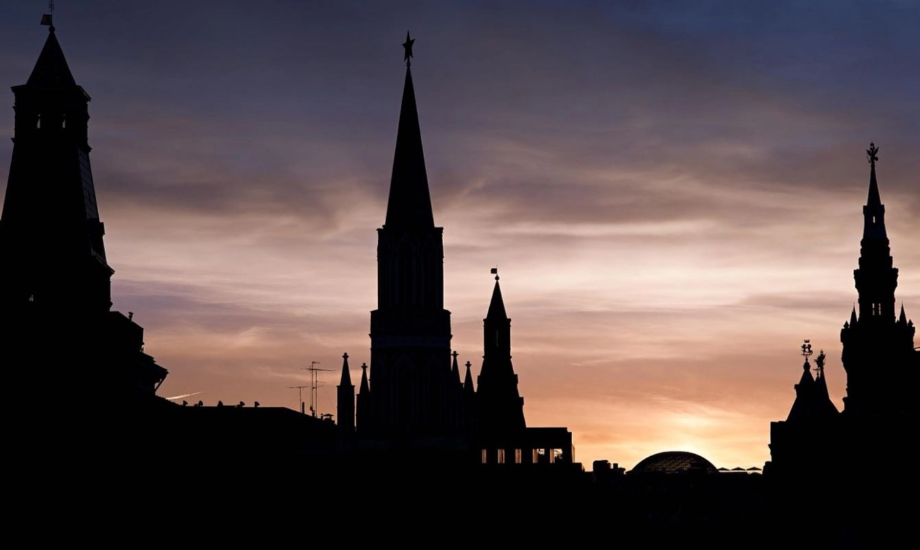 Московский Кремль ночь.webp