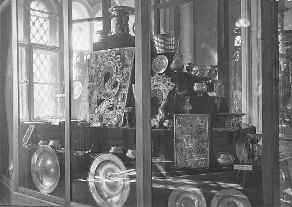 Негатив Экспозиция церковного отдела (утвари) Оружейной палаты