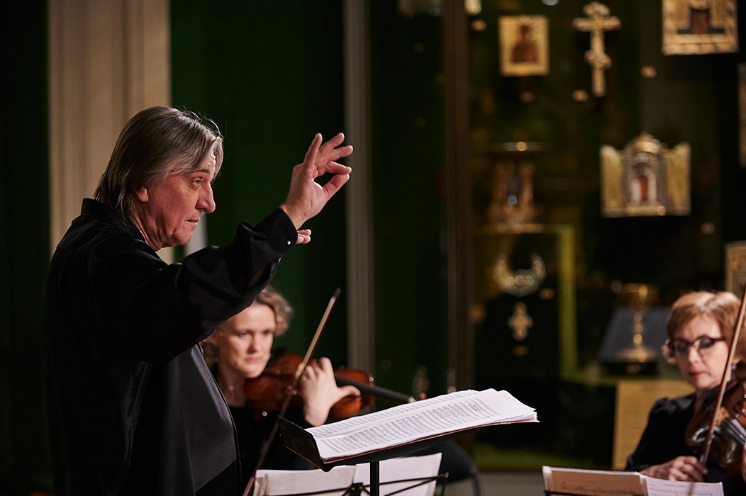 Дирижер Игорь Дронов на концерте «Моцарт – предвкушение будущего»