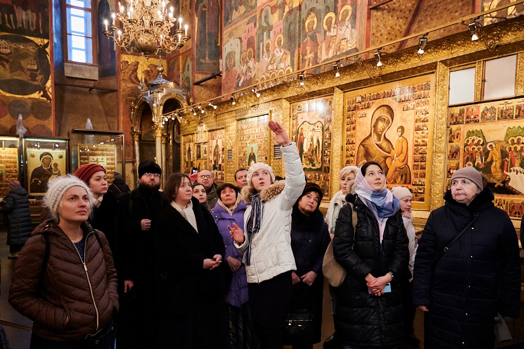 Экскурсия по Успенскому собору для участников Рождественских чтений