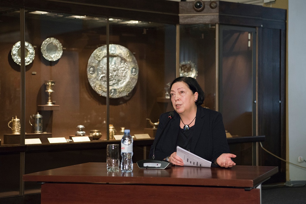 Заведующая отделом рукописных и печатных графических фондов Е.В. Исаева