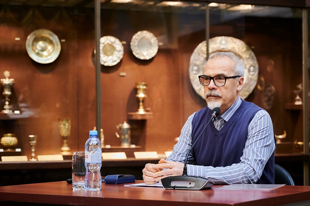 Сотрудник лекционного отдела Д.К. Валявин