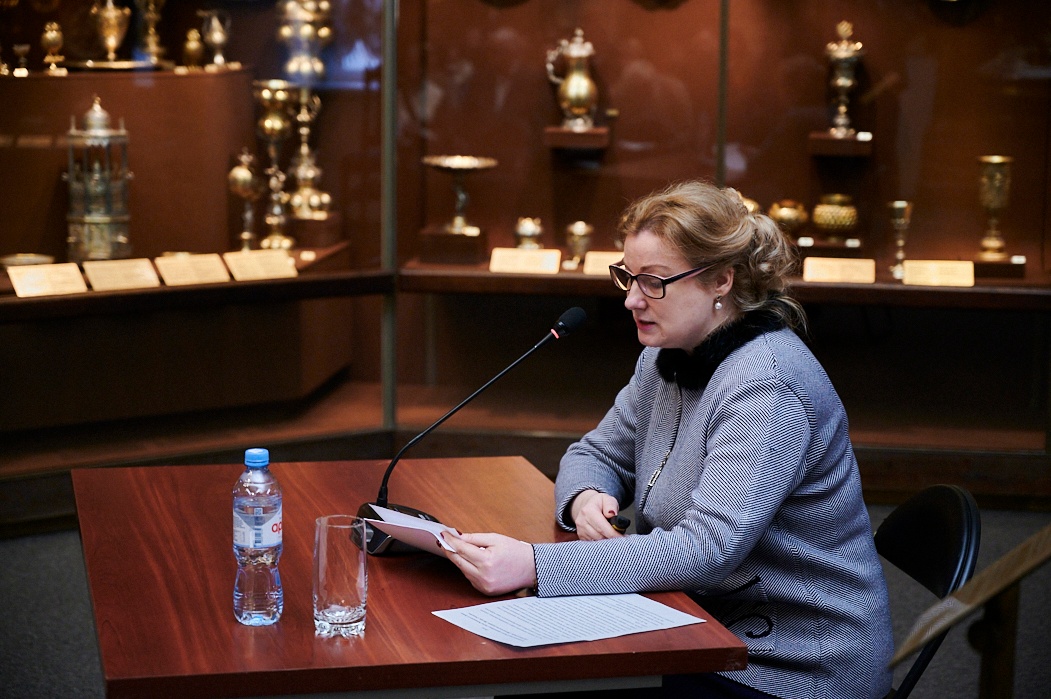 Научный сотрудник отдела научных каталогов и справочников по древнерусской живописи и прикладному искусству Ю.И. Быкова