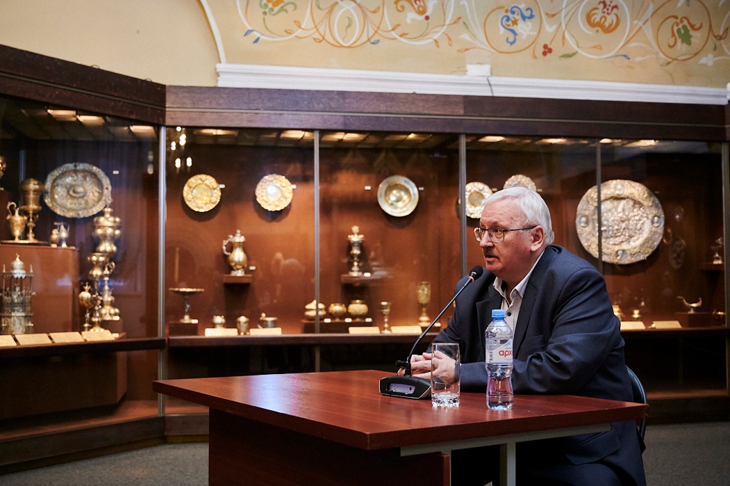 Старший звонарь соборов Московского Кремля и Храма Христа Спасителя И.В. Коновалов