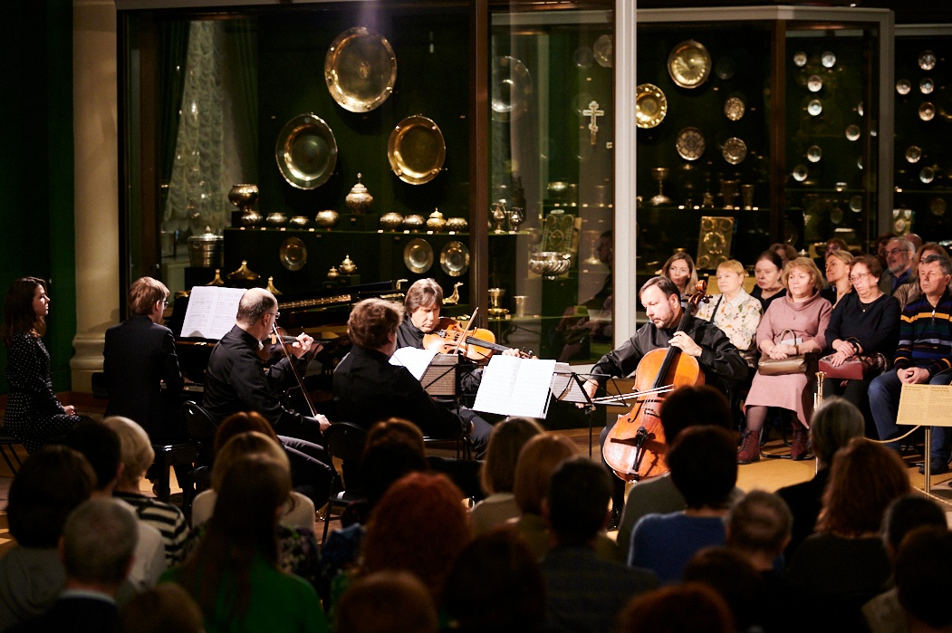 Исполняются произведения Иоганнеса Брамса и Антонина Дворжака