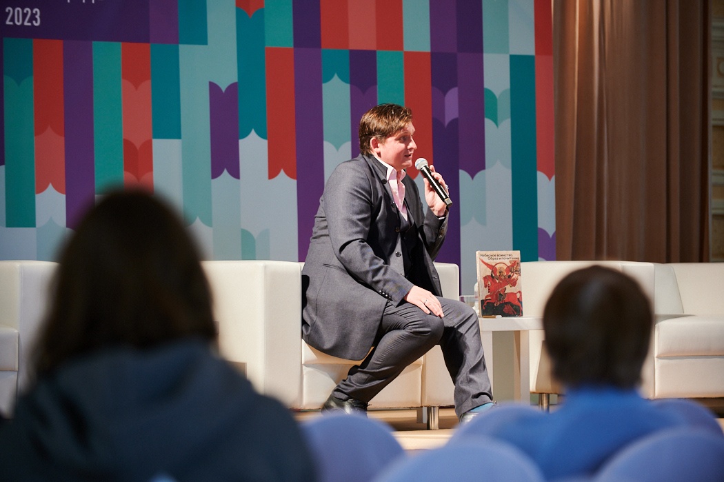 С.П. Брюн, куратор выставки «Небесное воинство. Образ и почитание», заведующий экскурсионно-методическим отделом