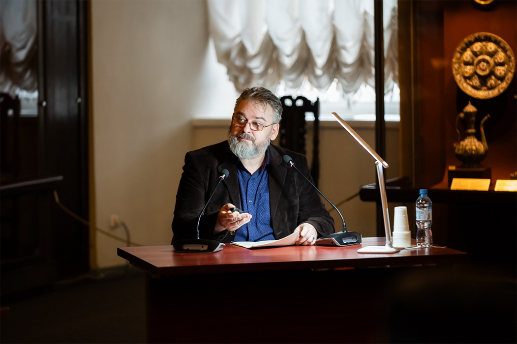 Ю.М. Зыбалов с докладом «”Святые равноапостольные цари Константин и Елена, со святыми на полях” XVII века из собрания Музеев Московского Кремля»