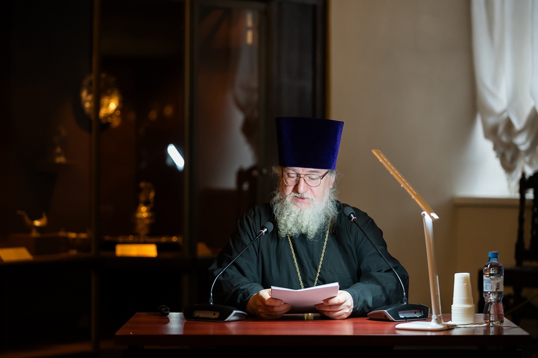 Протоиерей Николай Скурат, клирик храма Илии Пророка в Обыденском переулке в Москве, доцент и секретарь ученого совета Сретенской духовной академии с докладом «Церковь Благовещения на Житном дворе в Московском Кремле»