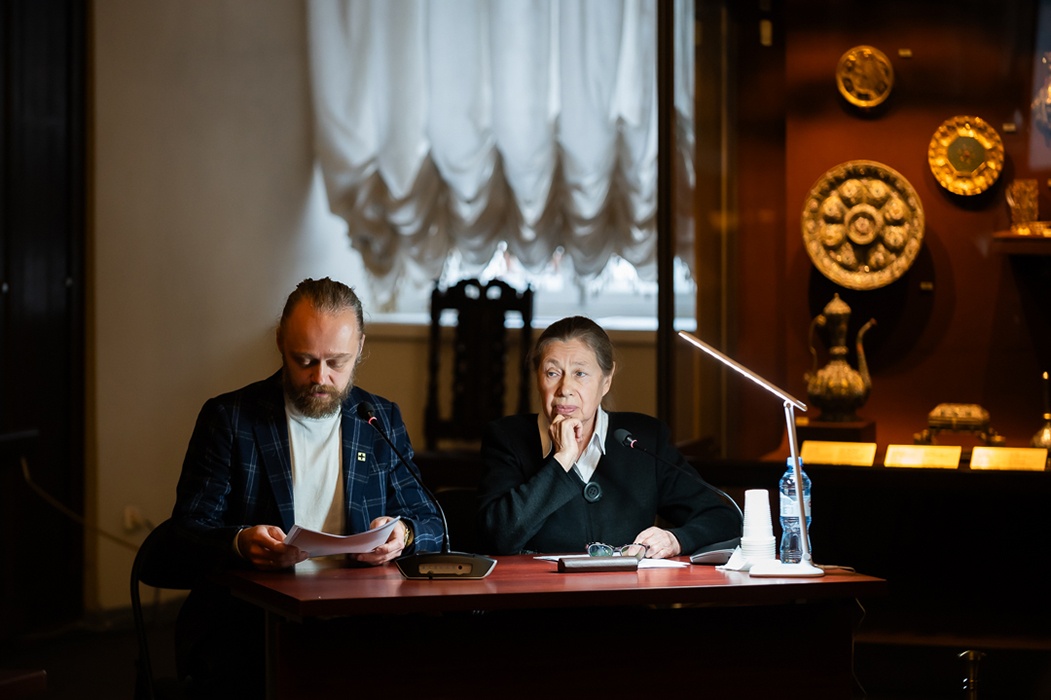 Л.А. Щенникова и Д.С. Першин с докладом «Икона “Пророк Иоанн Предтеча” XVI века из придела Входа в Иерусалим Благовещенского собора Московского Кремля»