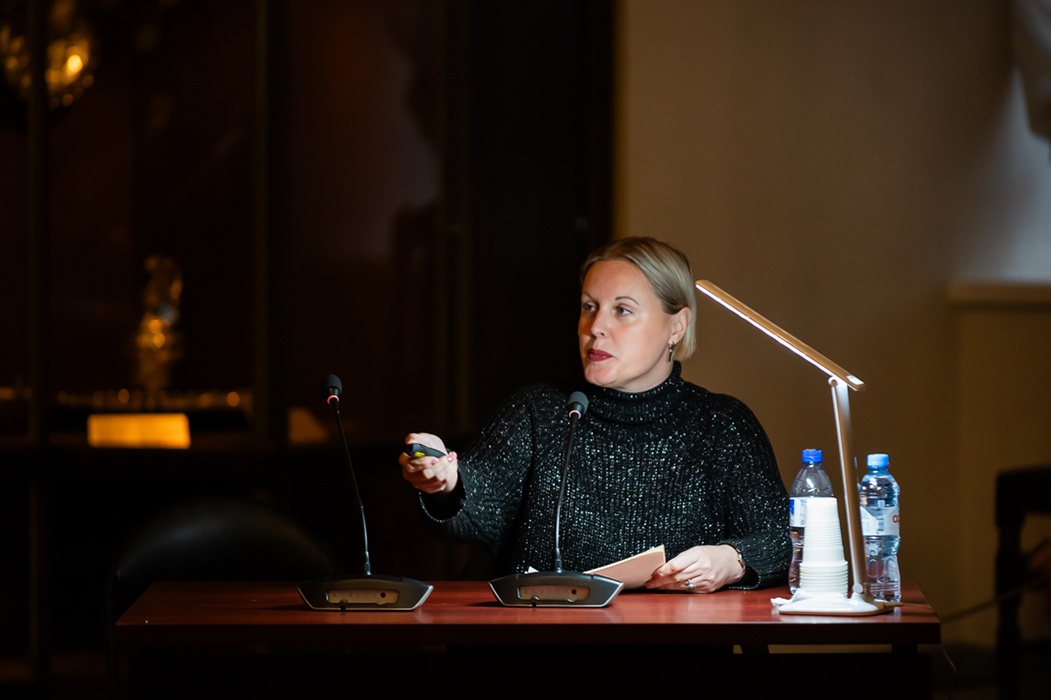 И.А. Масленникова с докладом «Икона “Успение Богоматери, с житием” из местного ряда церкви Рождества Богородицы в Большом Кремлевском дворце. Вопросы датировки, авторства и происхождения»