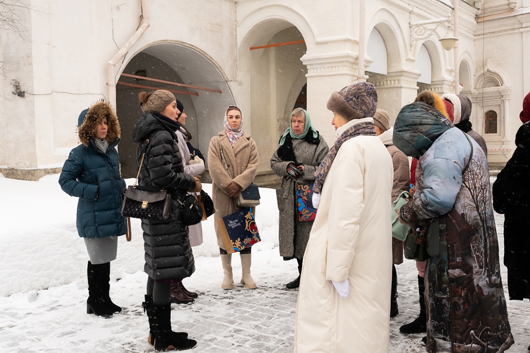 Участники Образовательных чтений на экскурсии по Музеям Московского Кремля