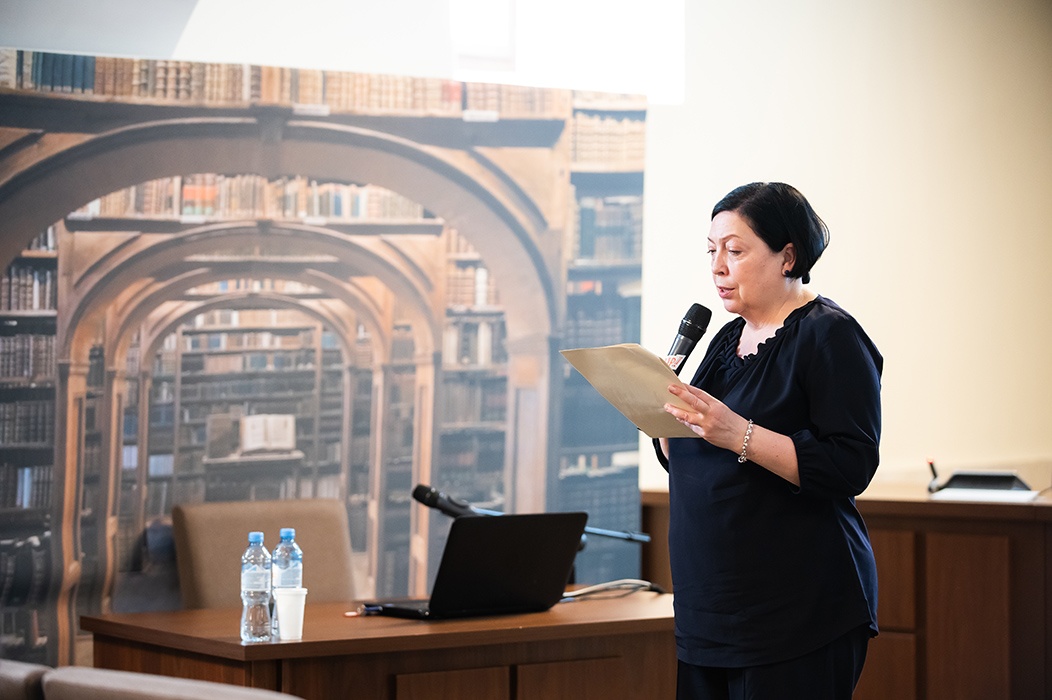 Заведующая отделом рукописных, печатных и графических фондов Е.В. Исаева