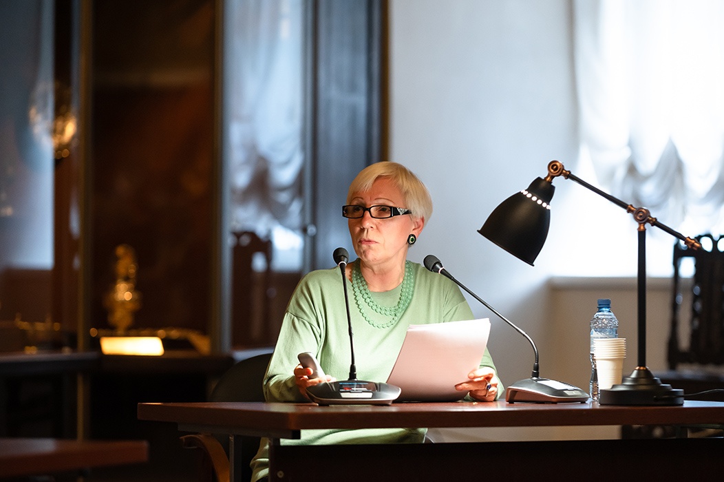 Доктор филологических наук, сотрудница Государственного исторического музея Елена Юхименко с докладом «Граф Алексей Сергеевич Уваров – ученый и коллекционер»