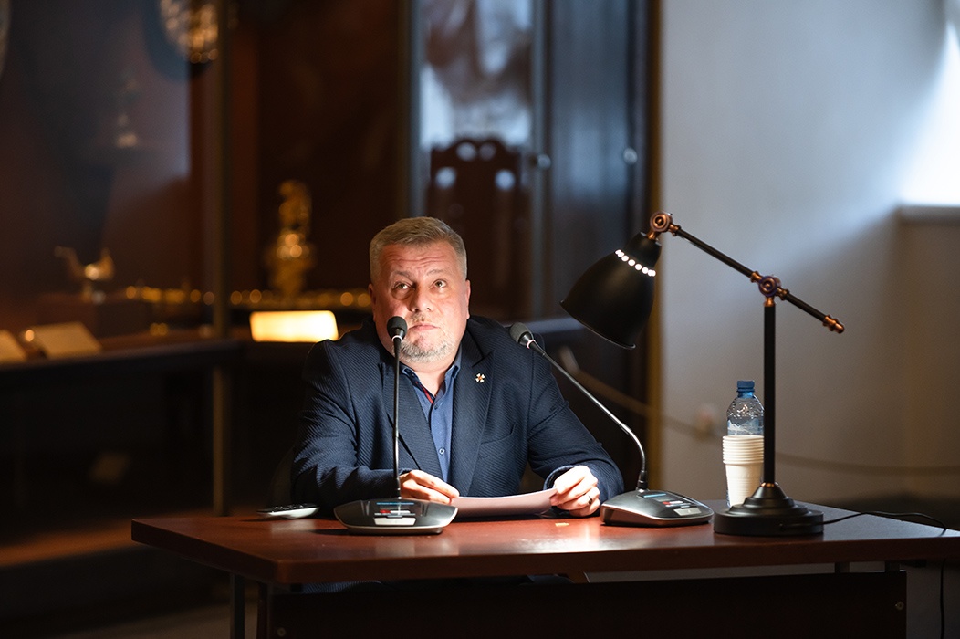 Кандидат исторических наук, сотрудник Российского государственного военно-исторического архива Олег Чистяков с докладом «Судьба коллекции П.Я. Дашкова в документах РГВИА»