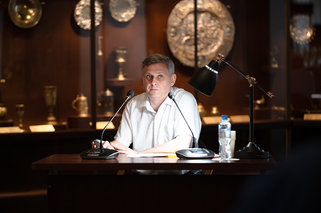 Независимый исследователь Юрий Избачков с докладом «Особенности закупок государством личных собраний (на примере коллекций Ф.М. Плюшкина)»