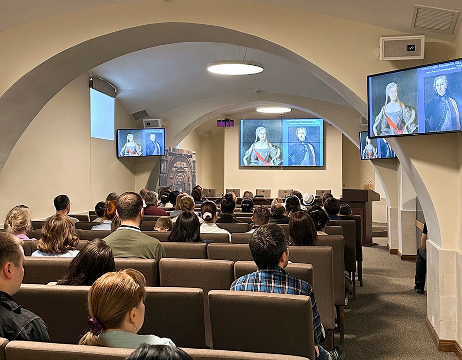 Лекция «Жениться по любви: счастливые династические браки»