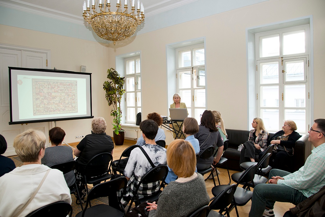 Интерактивная программа «Семейный вечер в усадьбе Гедеонова: старинные игры и развлечения в дворянских домах XIX века»