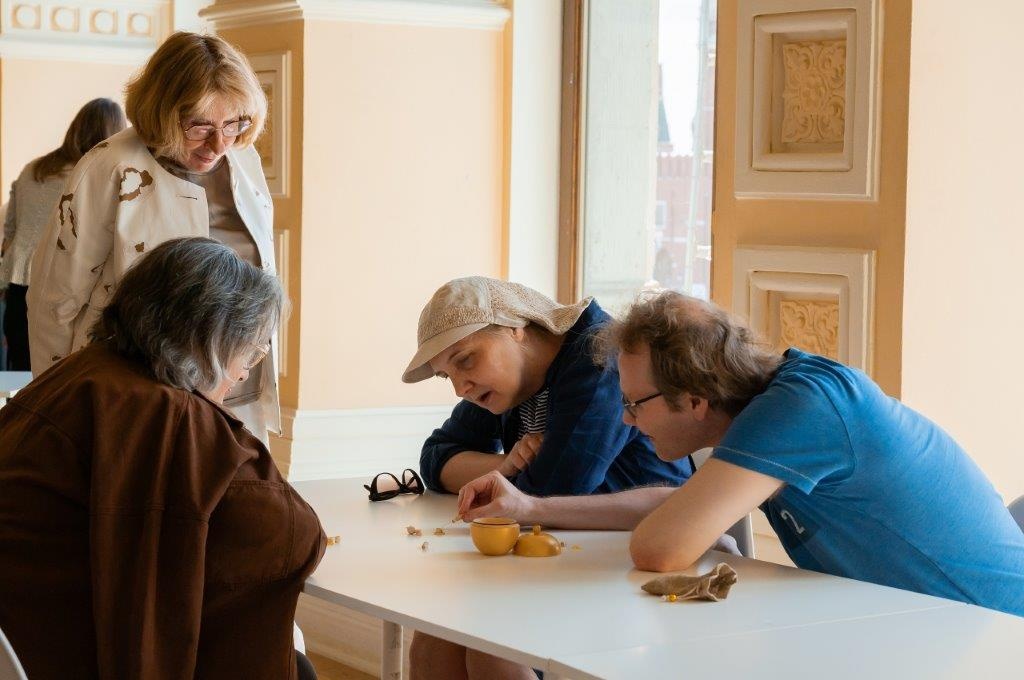 Игра в бирюльки