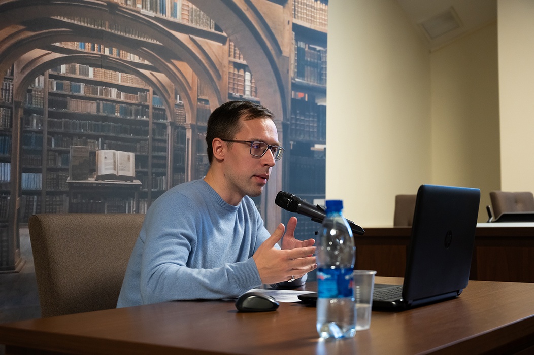 Заведующий сектором зарубежного искусства Федор Панфилов с докладом «В поисках древней легитимности: легенда о Мономаховых дарах в XVIII веке»