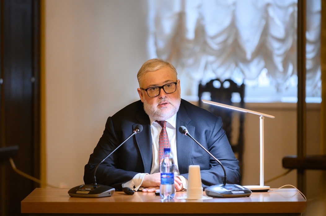 Ректор Российского государственного социального университета, профессор МГУ им. М.В. Ломоносова, академик Российской академии художеств, член Ученого совета Музеев Московского Кремля А.Л. Хазин