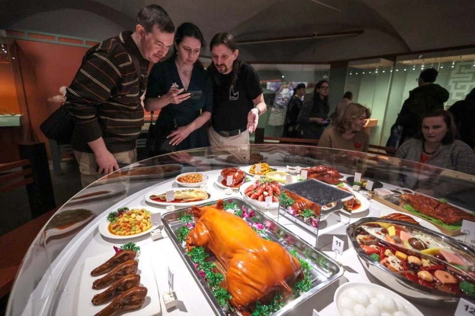 сми о выставке 3. изысканная трапеза.webp