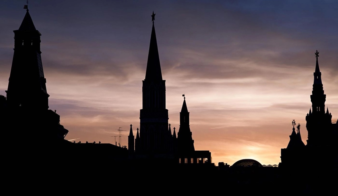 Московский Кремль ночь.webp