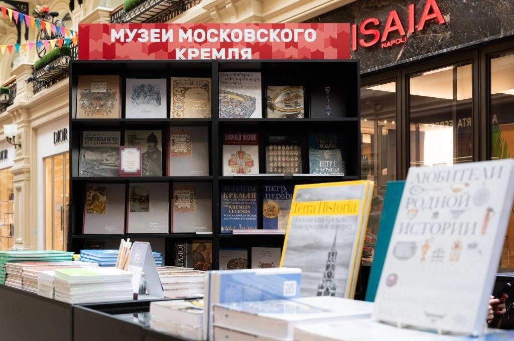 стенд музеев кремля.webp