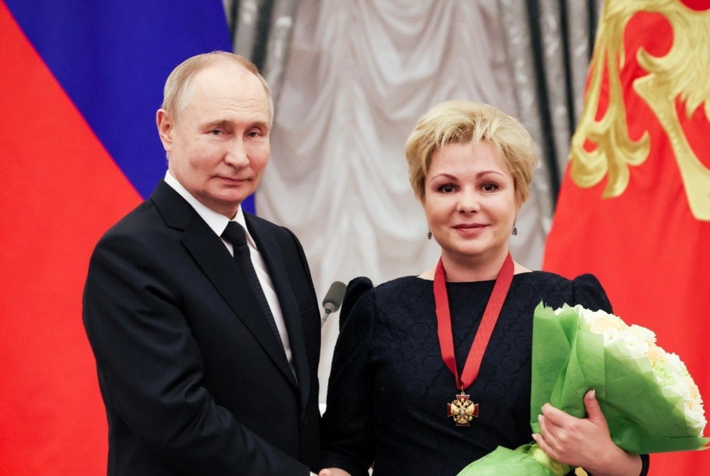 гагарина. награждение.webp