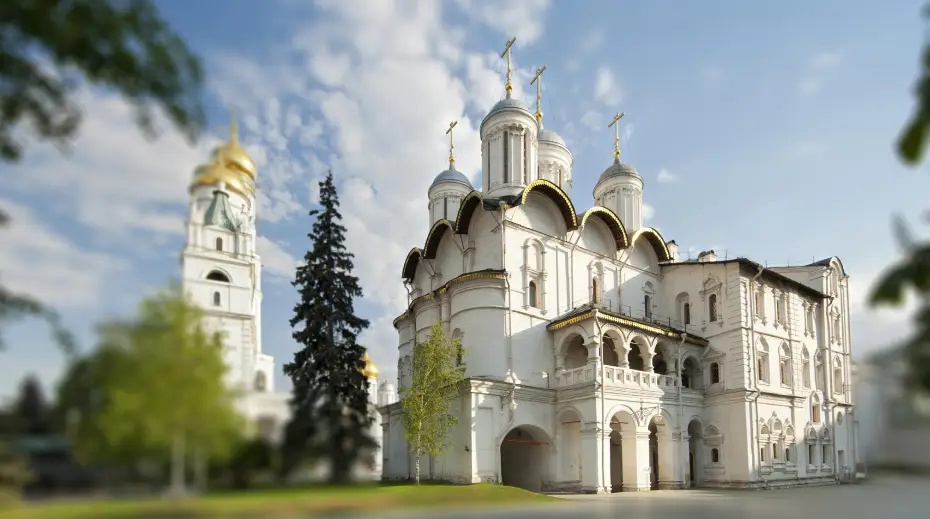 Патриаршие палаты с Церковью Двенадцати апостолов (путеводитель).webp